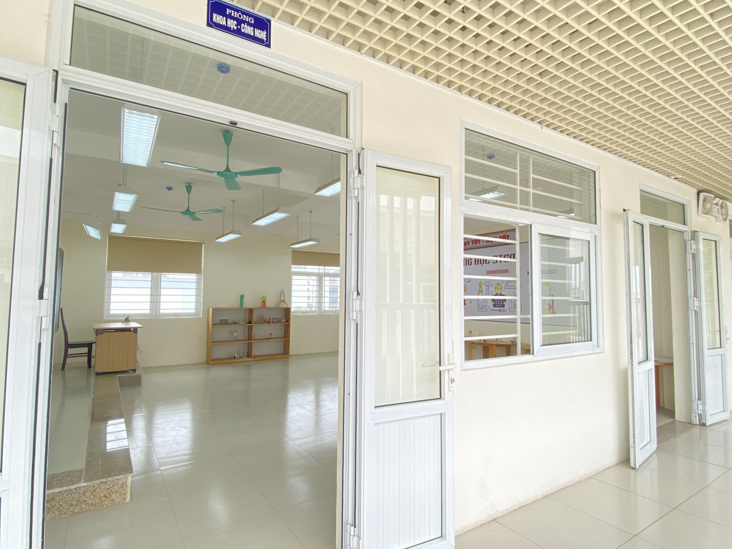 phòng khoa học công nghệ 1