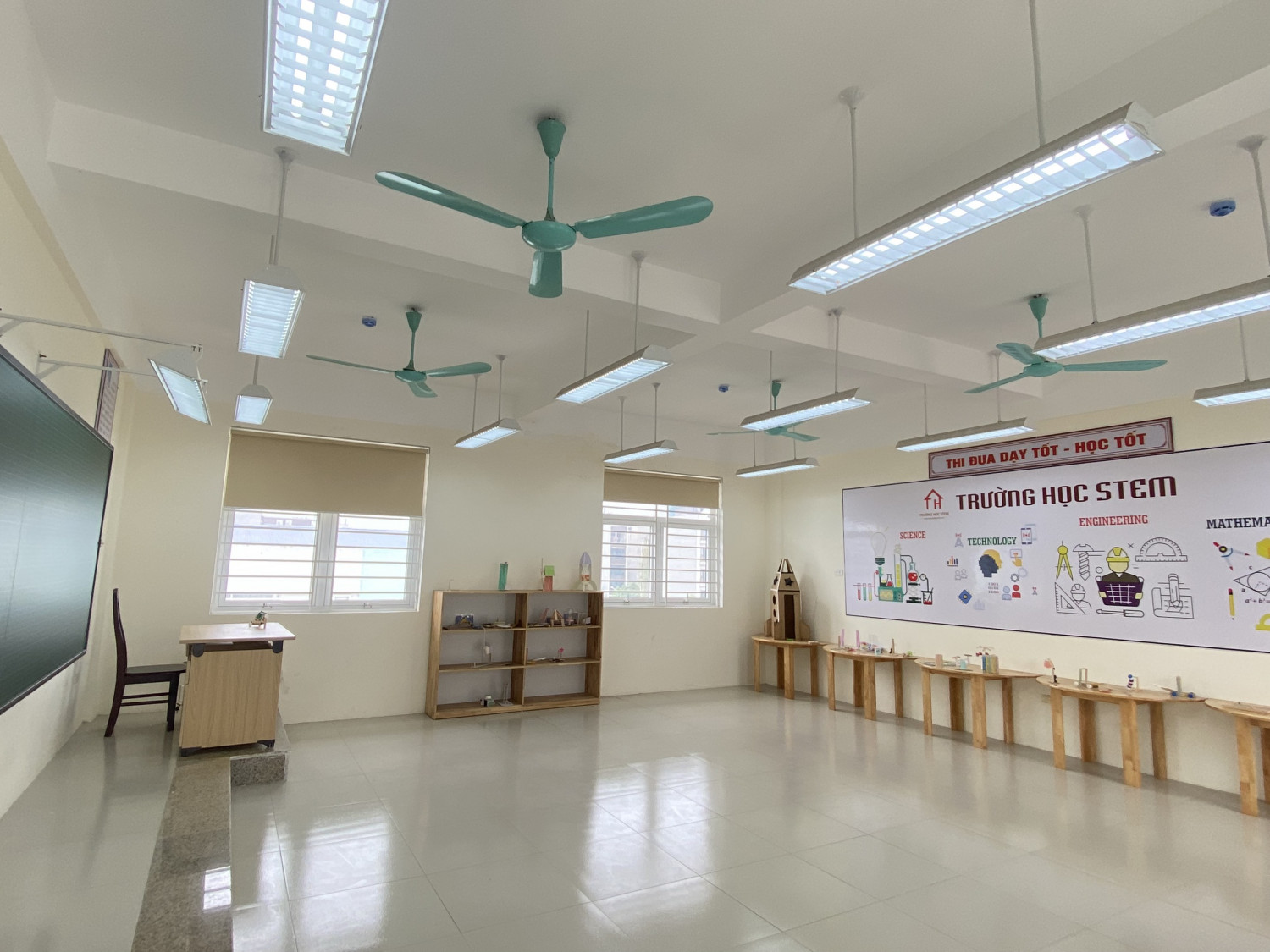 phòng khoa học công nghệ 2