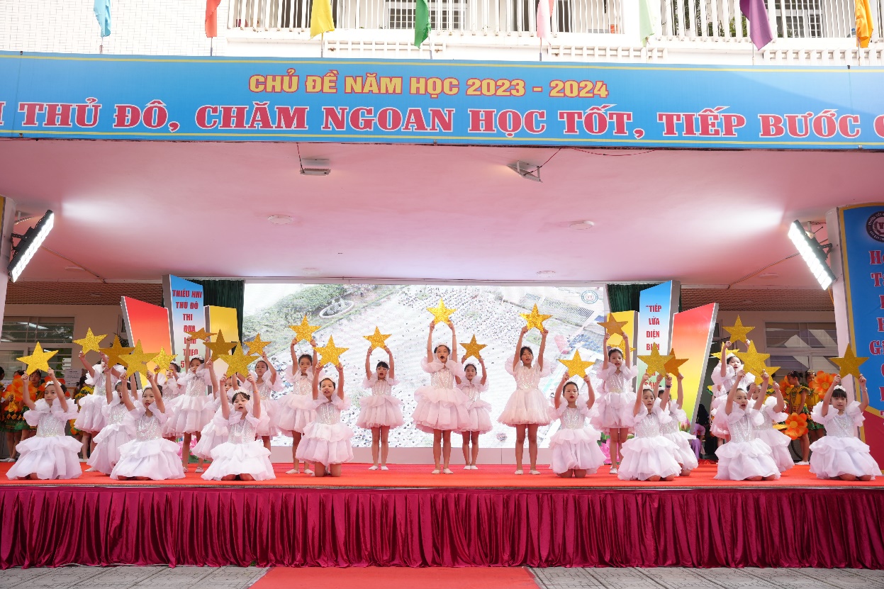 LIÊN HOAN "CHIẾN SĨ NHỎ ĐIỆN BIÊN" TẠI TRƯỜNG TIỂU HỌC VẠN BẢO